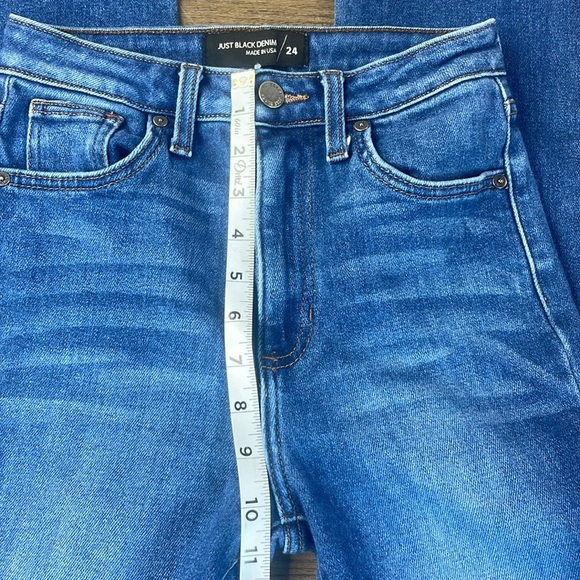 Just Black Women’s The Sunday Straight Distressed Jeans, size 24 - Picture 7 of 12